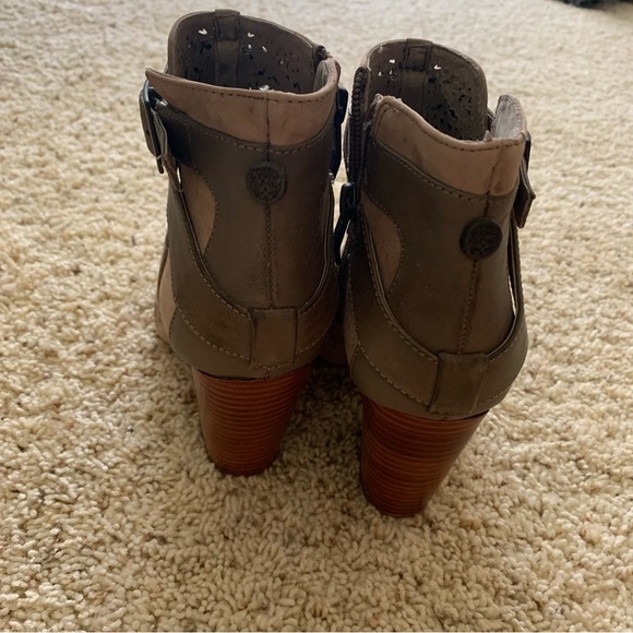 Vince Camuto booties size 6M/36 - Picture 4 of 5